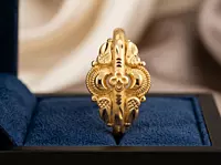 18 kt Gold Empress Crescent Vintage Ring