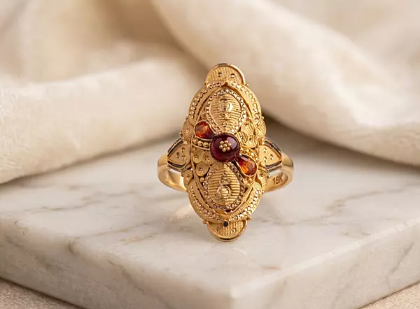 18 kt Gold & Garnet Artisan Vintage Ring