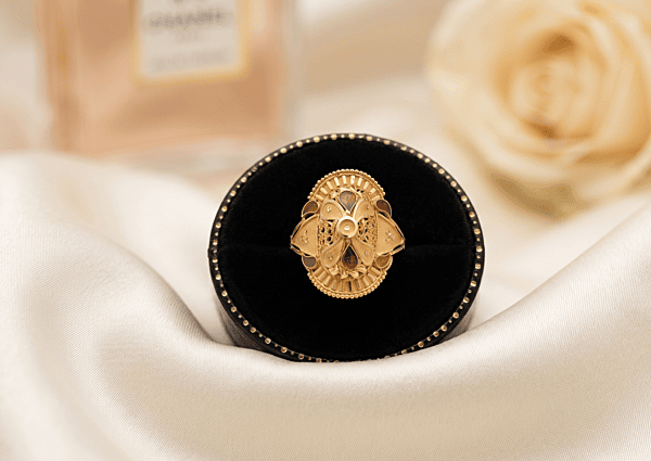 18 kt Gold Sovereign Sunburst Heritage Ring