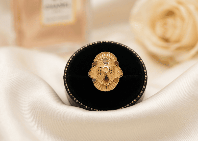 18 kt Gold Sovereign Sunburst Heritage Ring