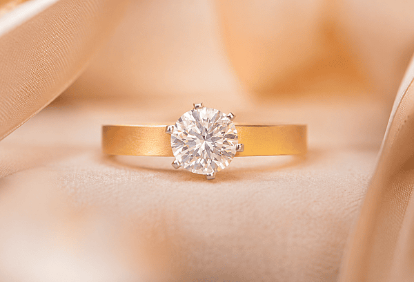 18 kt Gold Luminous Horizon Solitaire Ring