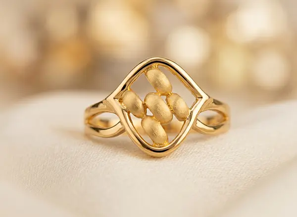 !8 kt Gold Geometric Loom Statement Ring