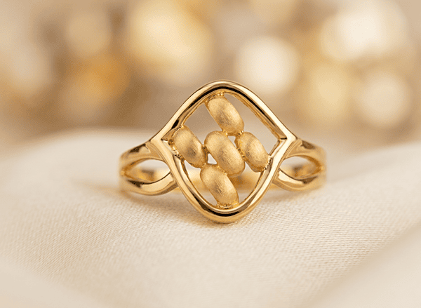 !8 kt Gold Geometric Loom Statement Ring