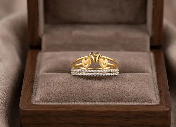 18 kt Gold Heartfelt Crown Pavé Ring