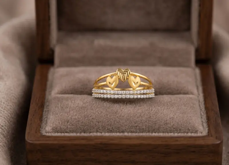 18 kt Gold Heartfelt Crown Pavé Ring