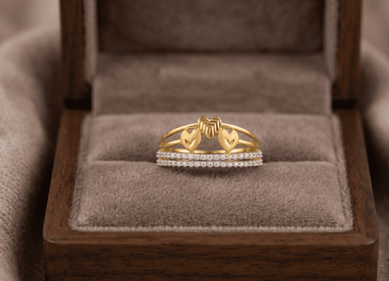 18 kt Gold Heartfelt Crown Pavé Ring