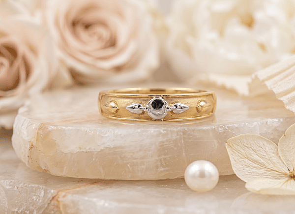 18 kt Polaris Crest Dual Tone Band