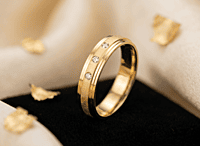 18 kt Gold Brushed Solitaire Accent Band