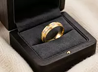 18 kt Gold Brushed Solitaire Accent Band