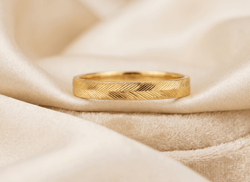 18 kt Gold Chevron Herringbone Band