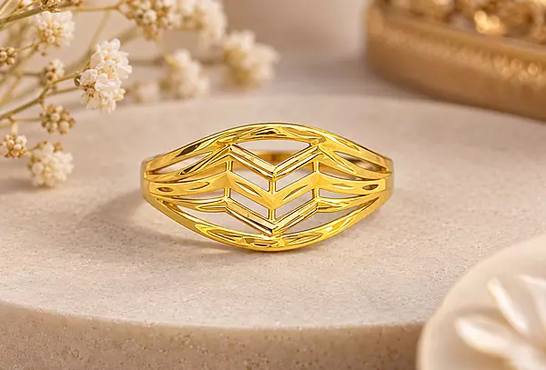 18 kt Gold Solstice Chevron Ring