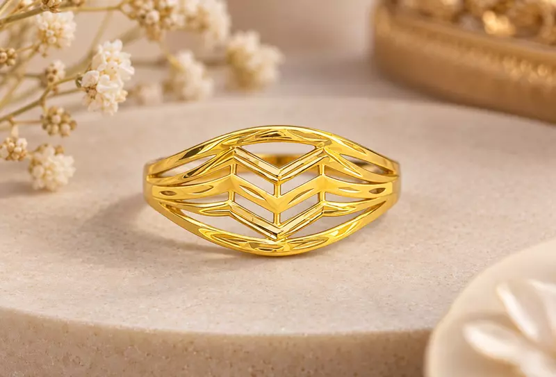 18 kt Gold Solstice Chevron Ring