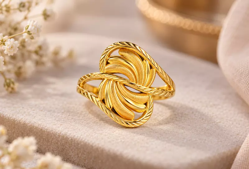 18 kt Gold Pinwheel Whirl Ring