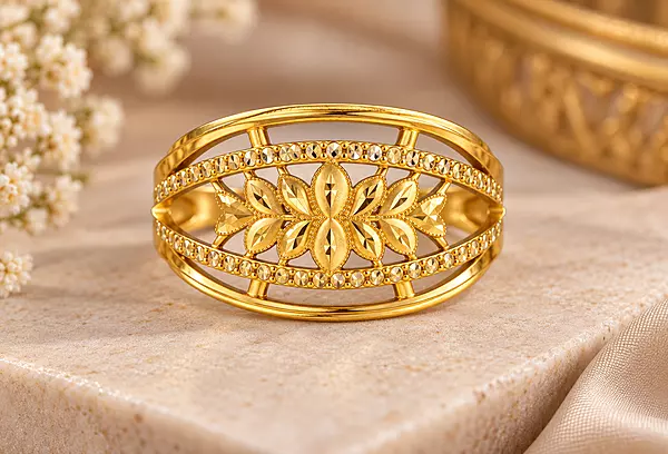 18 kt Gold Aurelia Kusum Ring