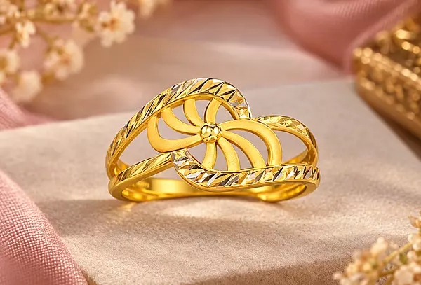 18 kt Gold Ethereal Halo Ring