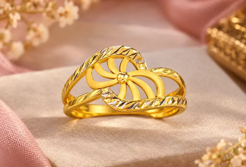 18 kt Gold Ethereal Halo Ring