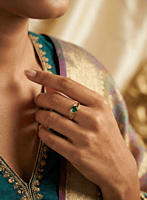 18 kt gold emerald weave ring