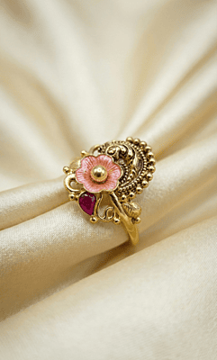 22 kt gold antique ring