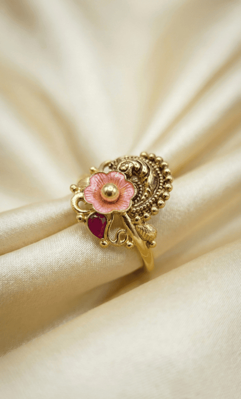 22 kt gold antique ring