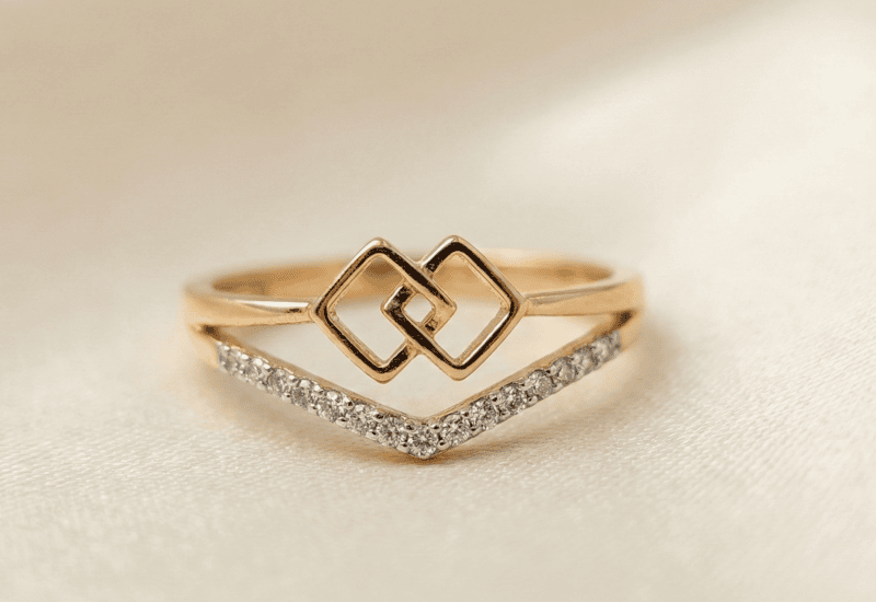 18 kt rose gold arch ring