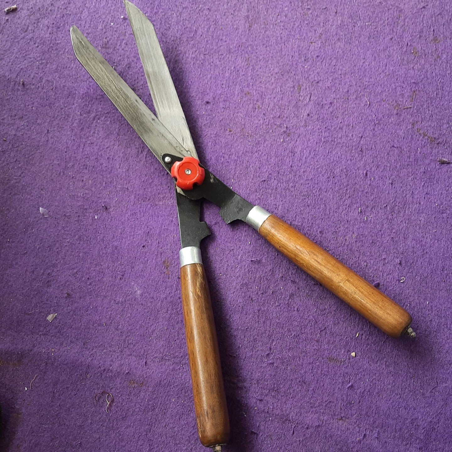 Heavy Duty Carbon Steel Hedge Shears For Gardening| Hedge Pruning Shears | Hedge Shear with Wooden Handle | Grass Cutter | Hedge clippers | Garden Scissors | Bush Shear |