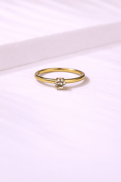 Solitaire diamond on gold band