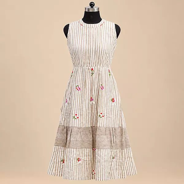 29IJ off white and beige stripe top