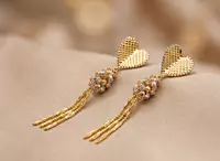 18 kt Gold Heart Tassel Drop Earrings