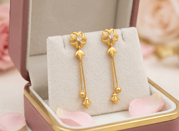18 kt Gold Twinkling Blossom Ear Danglers