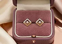 18 kt Gold Vesper Chevron Prism Studs