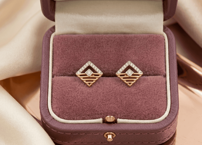 18 kt Gold Vesper Chevron Prism Studs