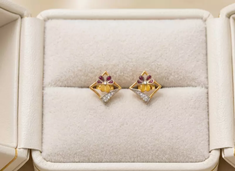 18 kt Gold Enchanted Blossom Rhombus Studs