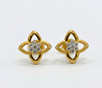 18 kt gold flower stud earrings