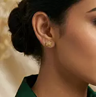18 kt gold pyramid stud earrings