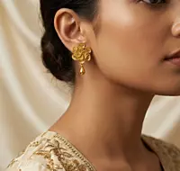 18 kt gold lattice flower drop earrings