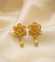 18 kt gold lattice flower drop earrings