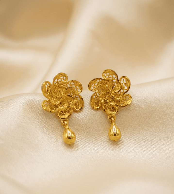 18 kt gold lattice flower drop earrings
