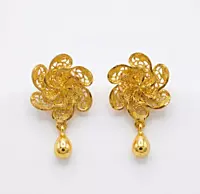 18 kt gold lattice flower drop earrings